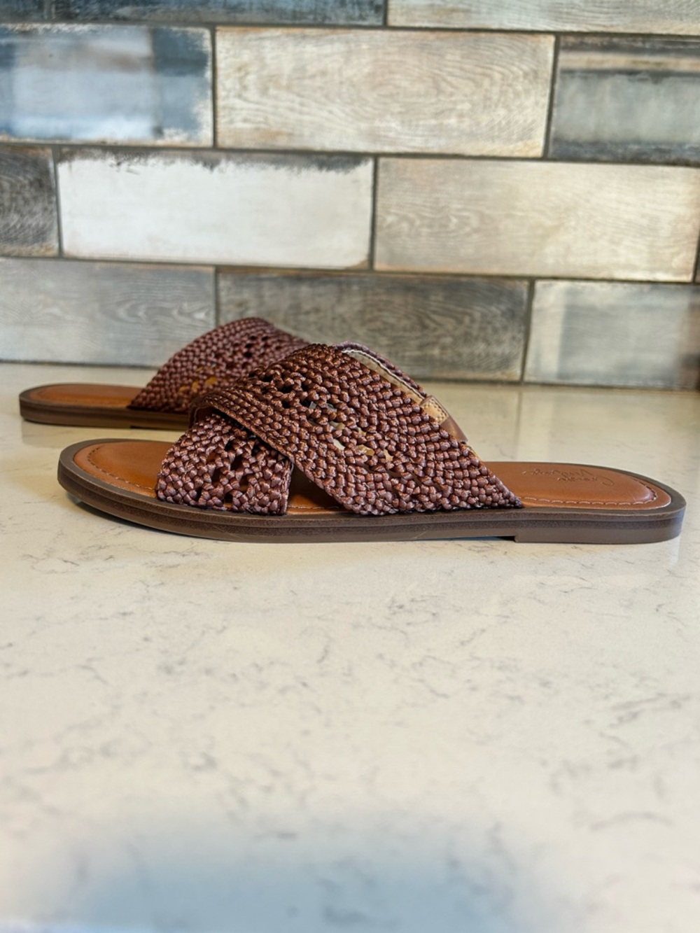 Like New Crown Vintage Antola Bronze Crochet Woven Boho Flat Slip On Sandal - Picture 4 of 15